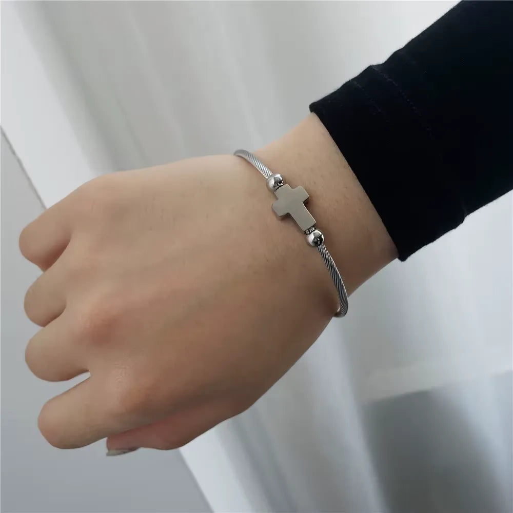 Pulseira Feminina de Aço Inoxidável com Cruz