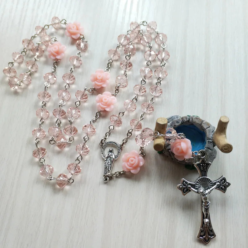 Colar Terço com Contas de Cristal e Rosas