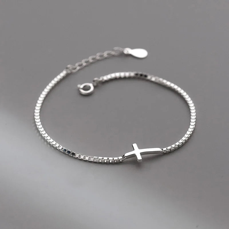 Pulseira Feminina Cruz em Prata Esterlina 925 - Elegância e Espiritualidade