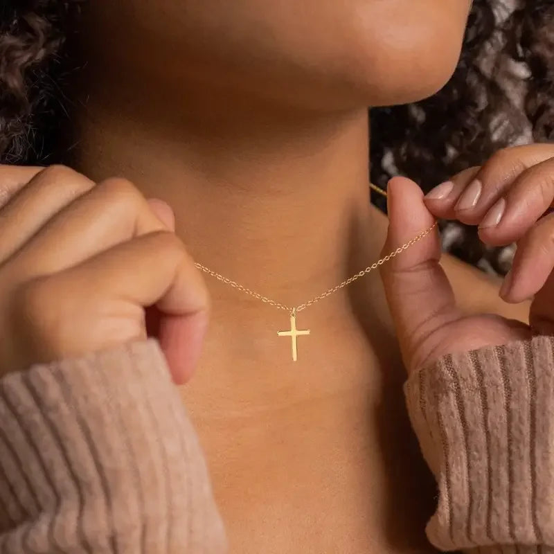 Colar Feminino Cruz Dourada Elegance