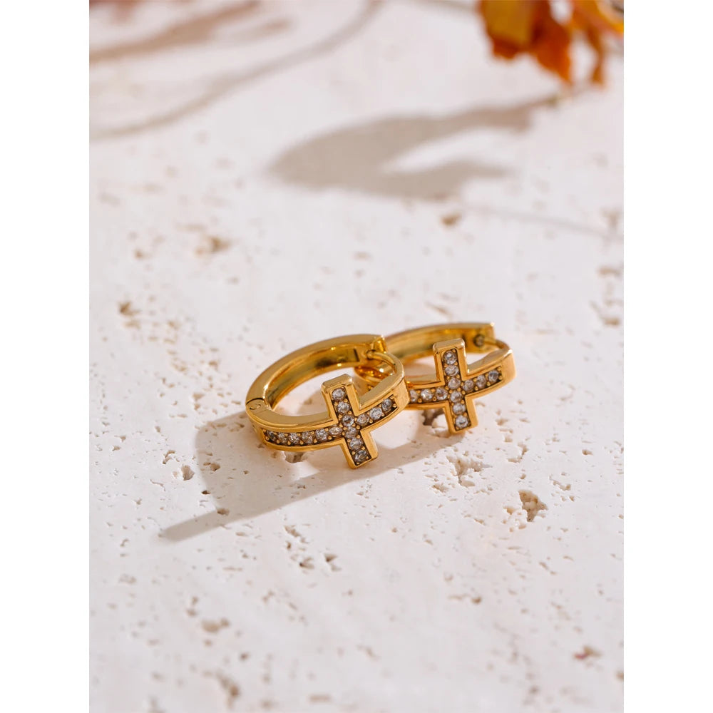 Brinco Elegante de Argola com Cruz