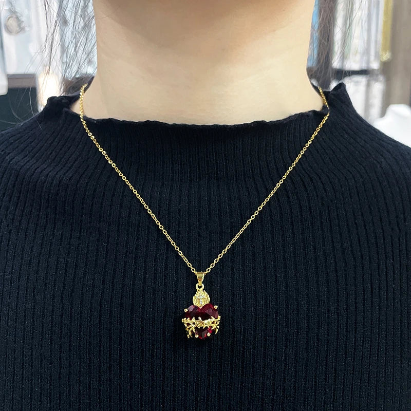 Colar Feminino Sagrado Coração de Jesus com Zircão Vermelho