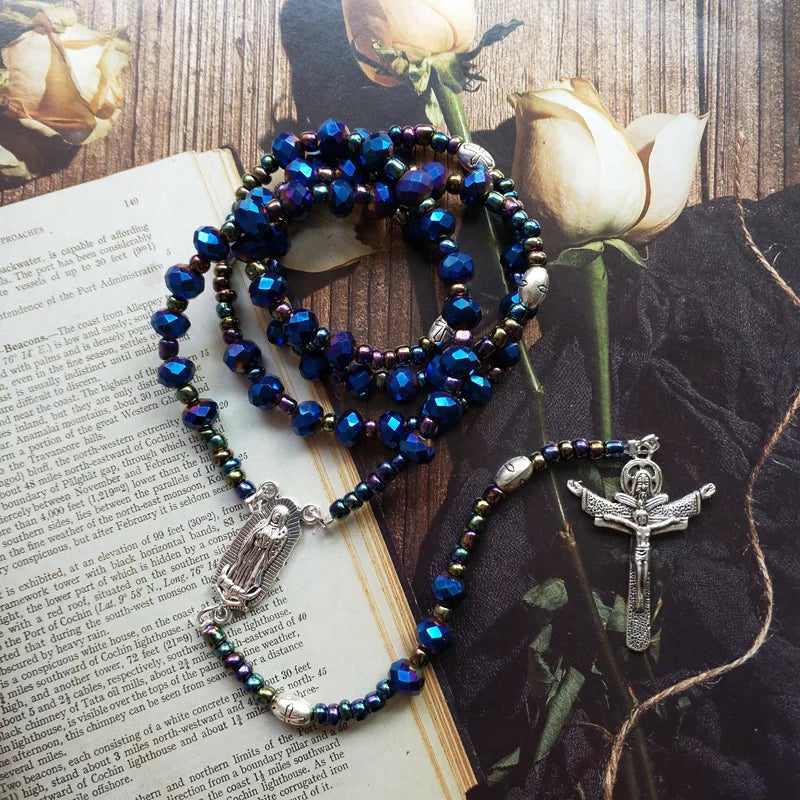 Terço Nossa Senhora de Guadalupe com Contas de Cristais Azuis
