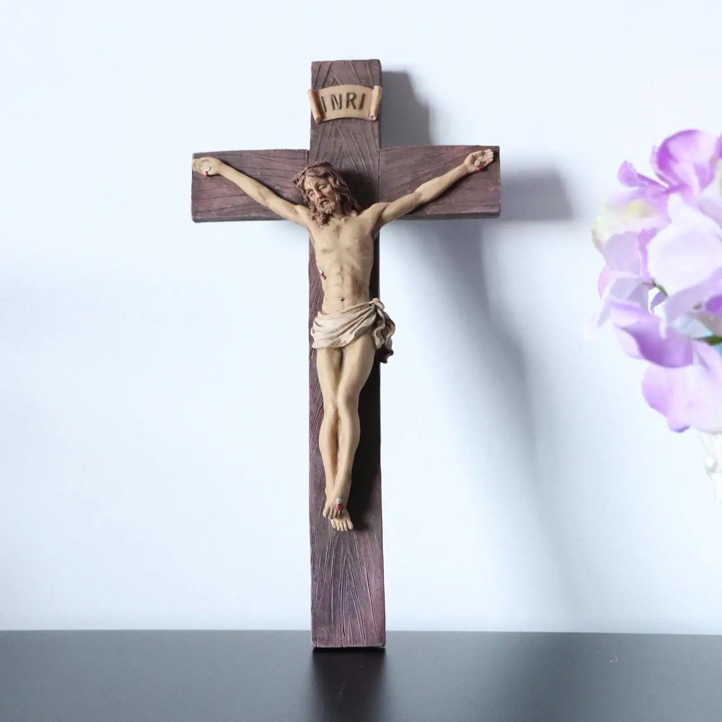 Crucifixo de Resina Jesus - Decoração Católica Elegante
