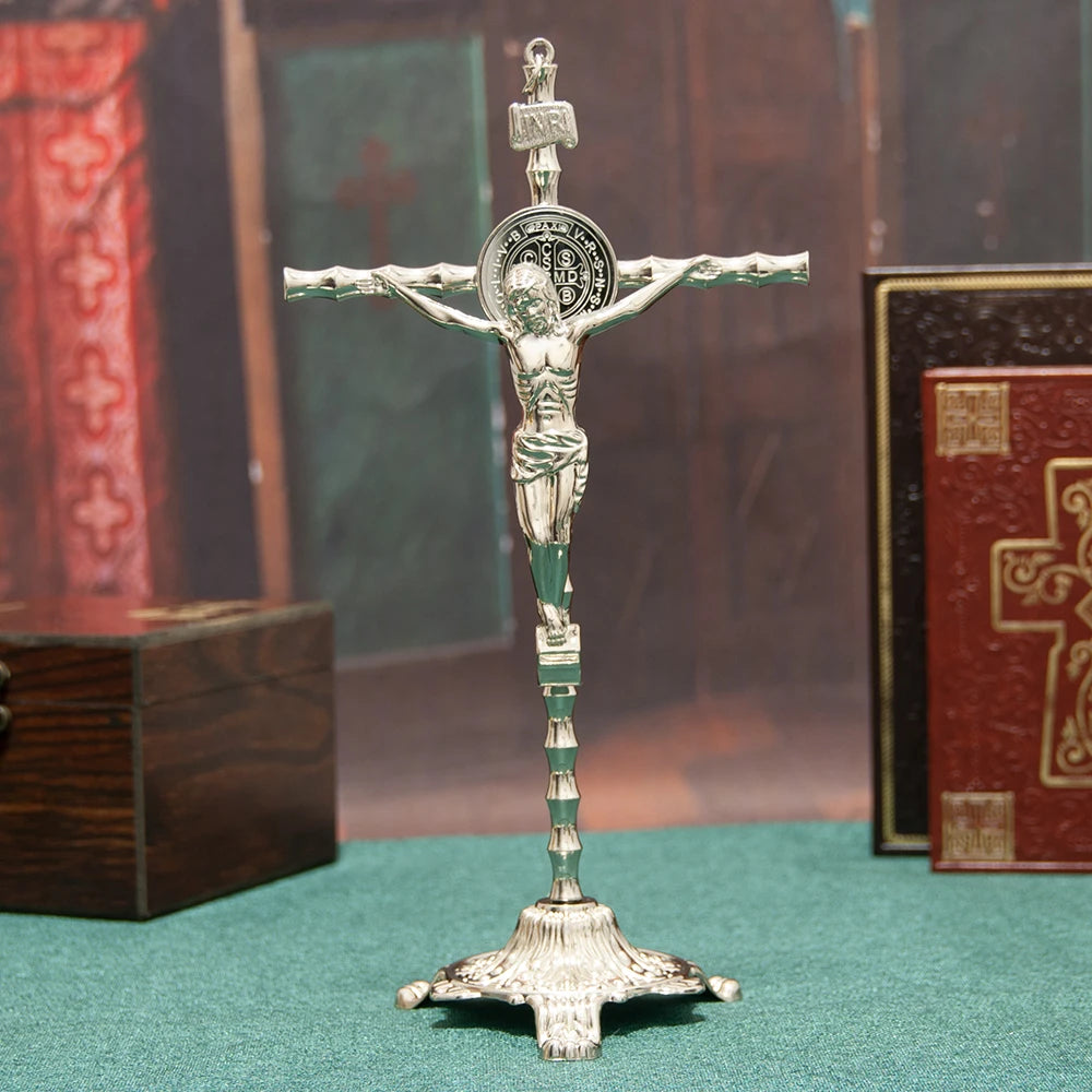 Crucifixo Católico Banhado a Ouro com Medalha de São Bento 27 cm - Estátua de Jesus