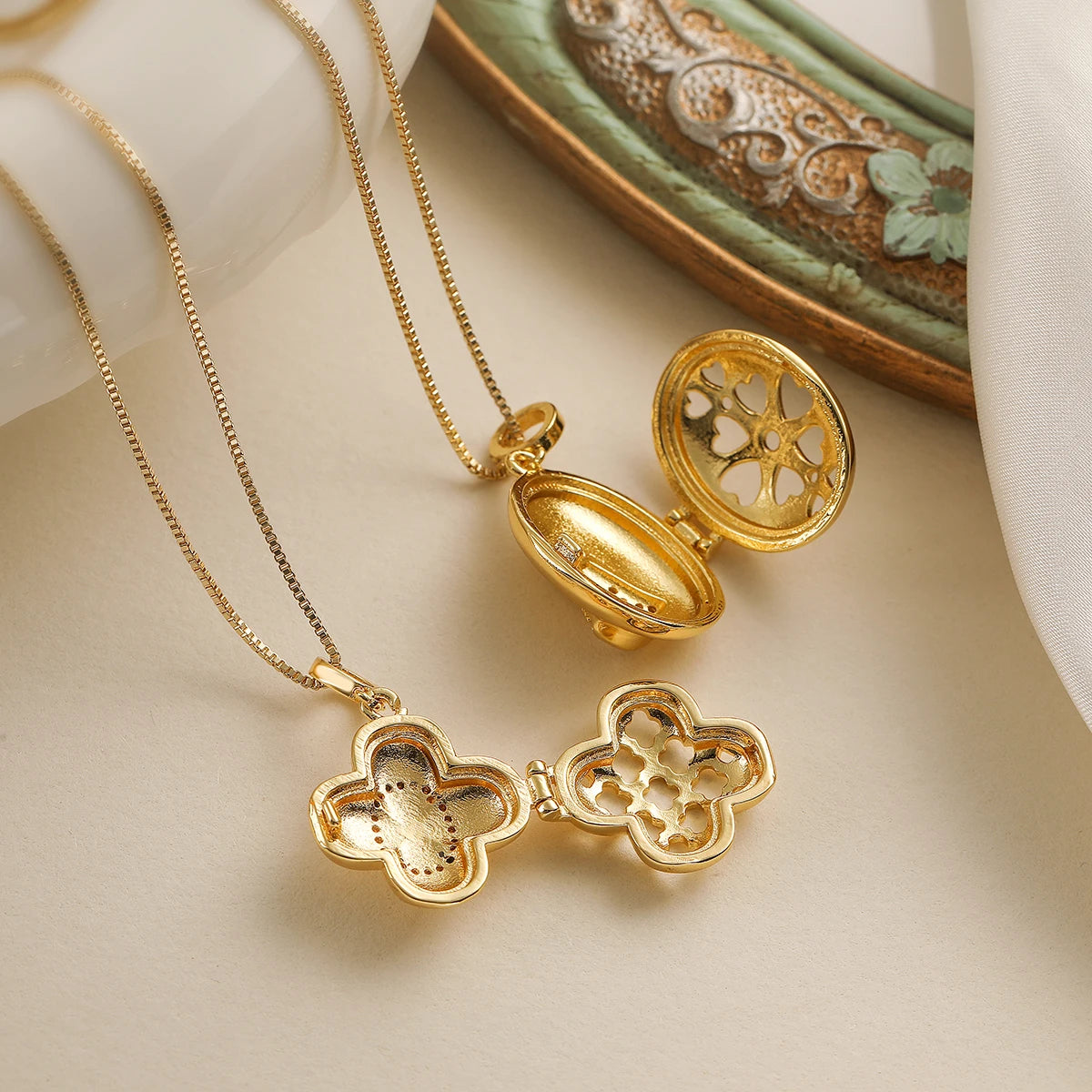 Colar Feminino com Pingente de Nossa Senhora - Elegância e Fé