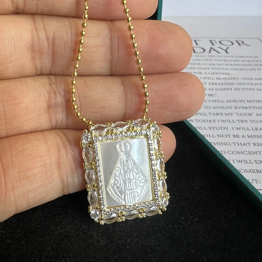 Colar Religioso de Madrepérola com Medalha da Virgem Maria