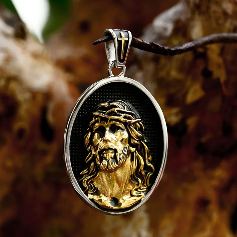 Pingente Masculino Oval Jesus Cristo em Aço Inoxidável – Prata e Dourado