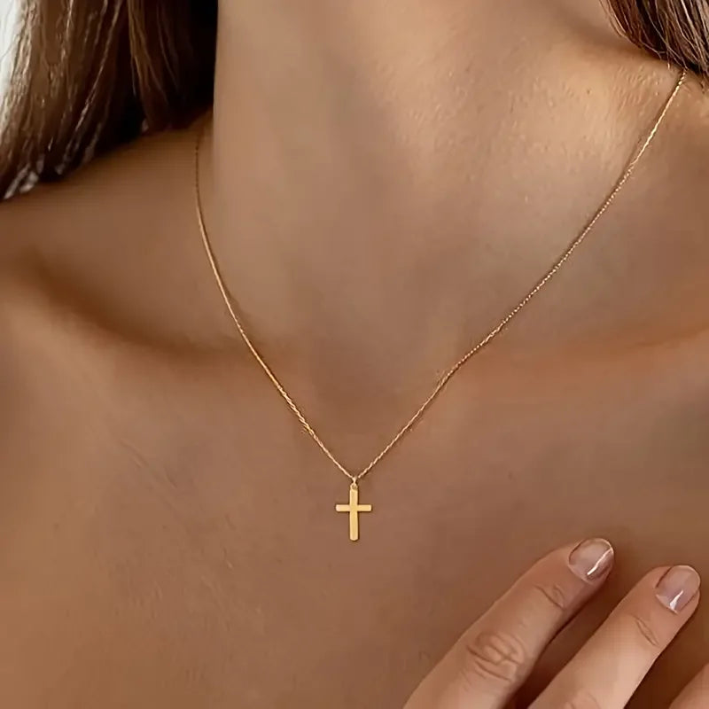 Colar Feminino Cruz Dourada Elegance