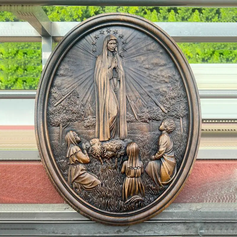 Esculturas Medalha Milagrosa e Nossa Senhora de Fátima em Madeira 30x40cm