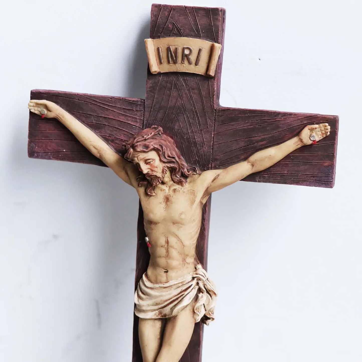 Crucifixo de Resina Jesus - Decoração Católica Elegante
