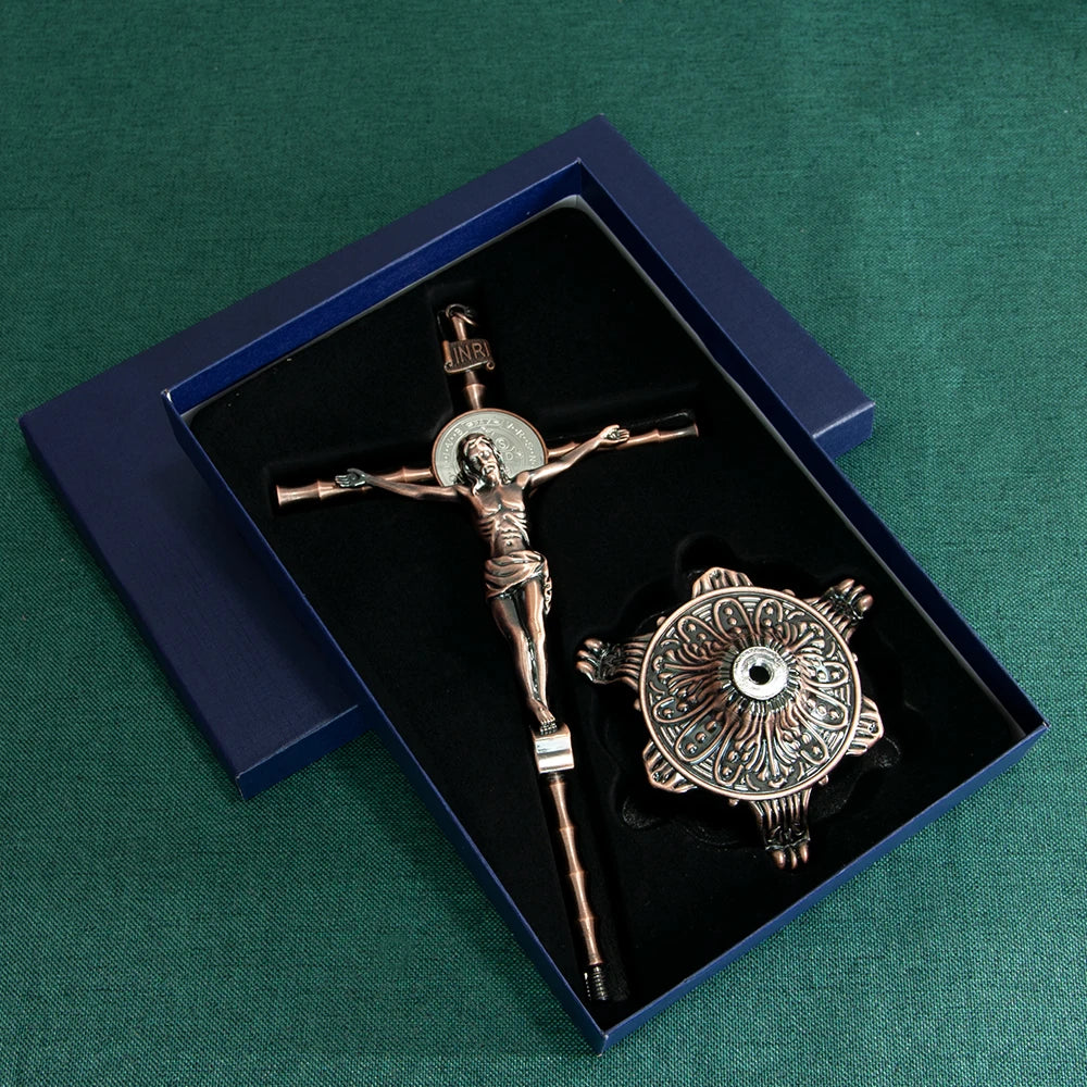 Crucifixo Católico Banhado a Ouro com Medalha de São Bento 27 cm - Estátua de Jesus