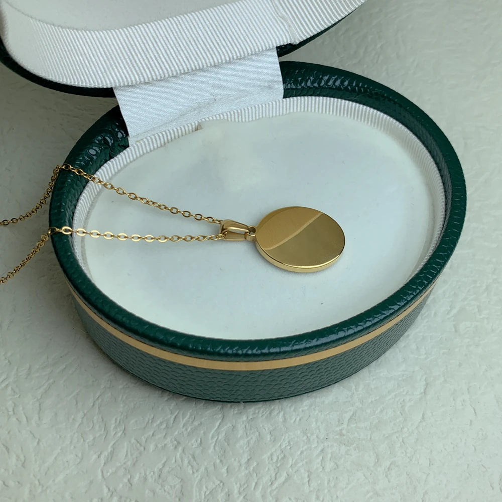 Colar Sagrado Coração de Jesus em Aço Inoxidável com Concha