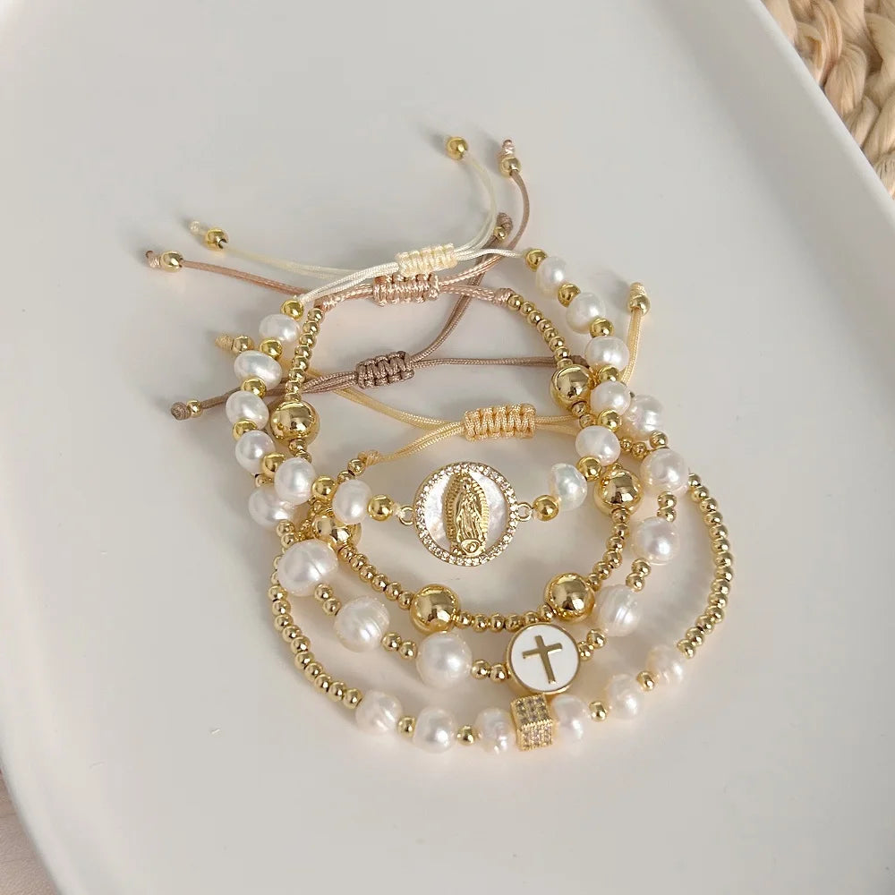 Pulseira de Pérola Natural com Virgem Maria Banhada a Ouro 18K