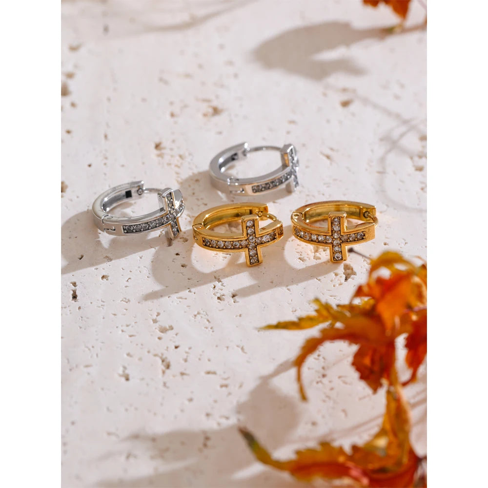 Brinco Elegante de Argola com Cruz