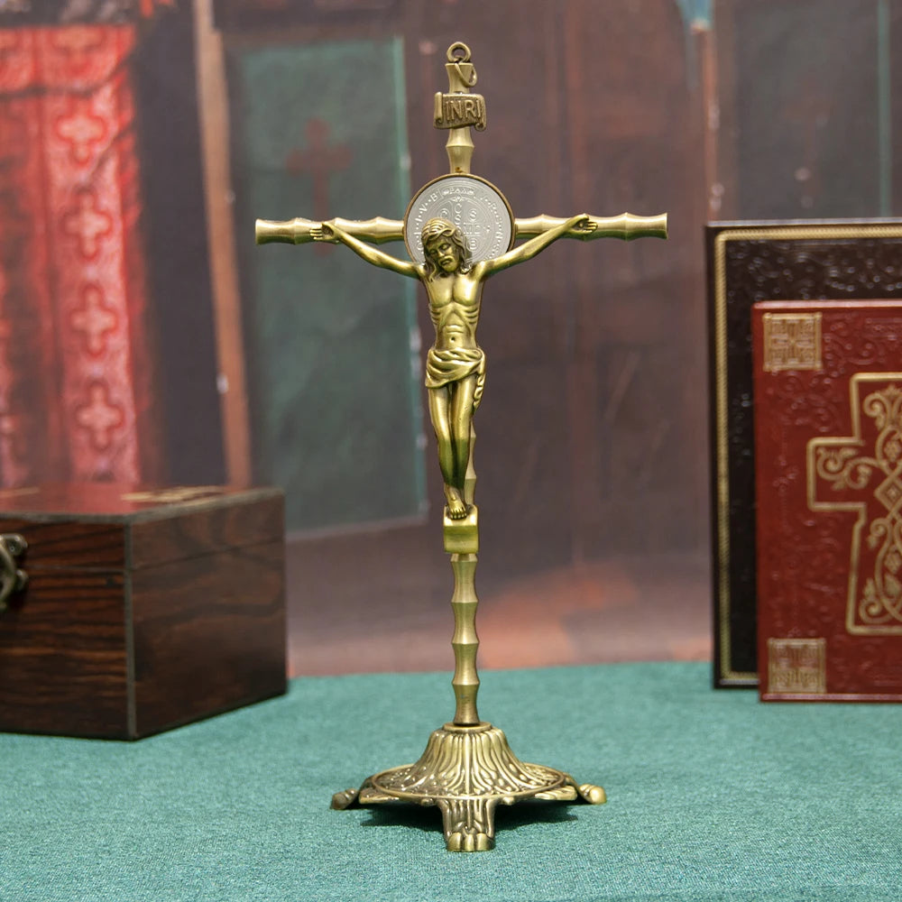 Crucifixo Católico Banhado a Ouro com Medalha de São Bento 27 cm - Estátua de Jesus