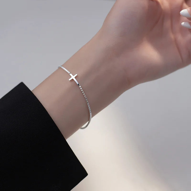 Pulseira Feminina Cruz em Prata Esterlina 925 - Elegância e Espiritualidade