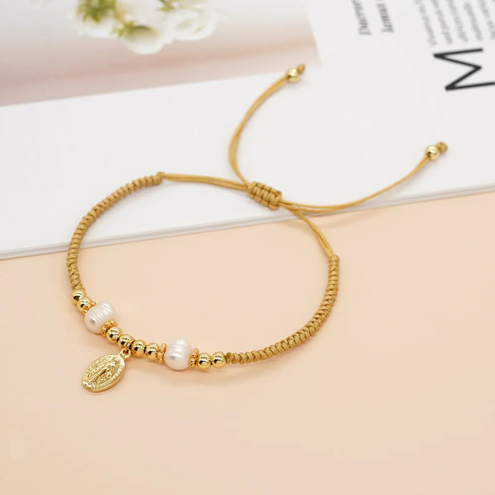 Pulseira de Pérolas com Pingente de Nossa Senhora das Graças