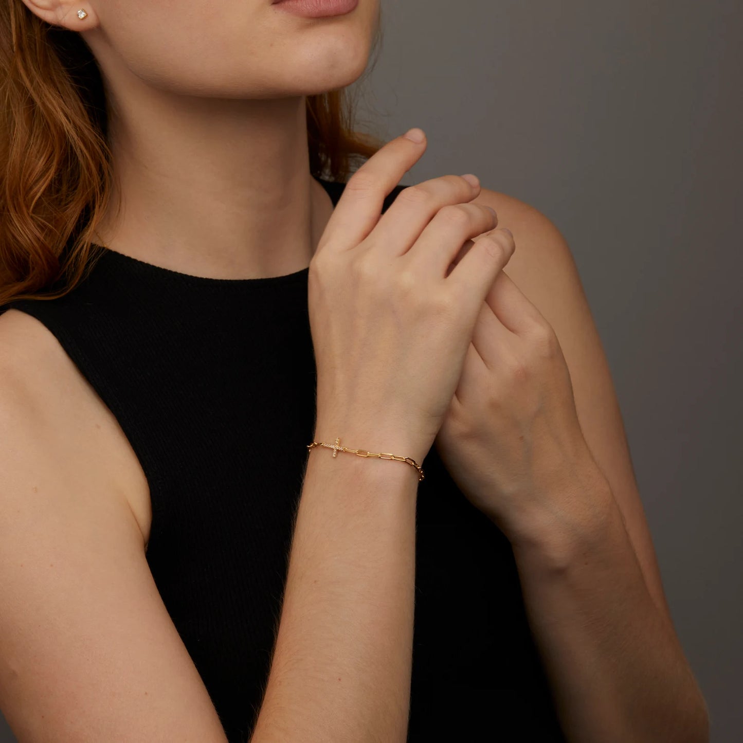 Pulseira Cruz com Strass Banhada a Ouro