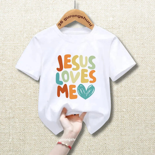 Camiseta Infantil Unissex Jesus Loves Me