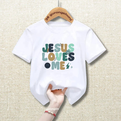 Camiseta Infantil Unissex Jesus Loves Me