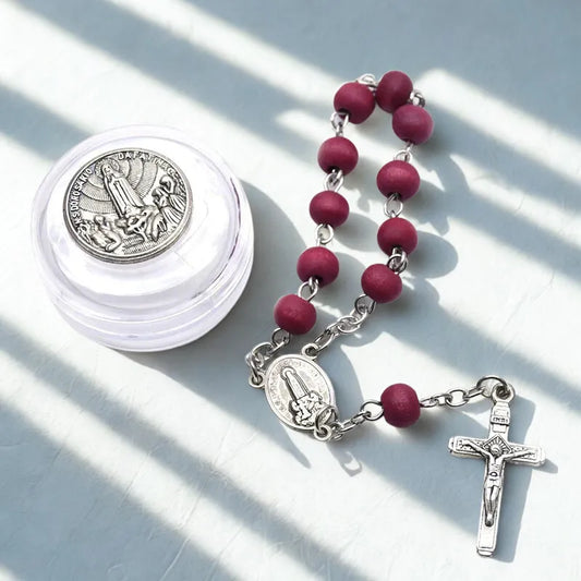 Pulseira Dezena com Contas de Madeira Vermelha Nossa Senhora de Fátima