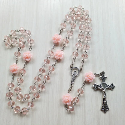 Colar Terço com Contas de Cristal e Rosas