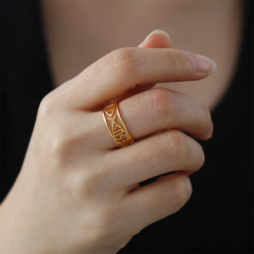 Anel Feminino “Jesus” em Aço Inoxidável Dourado