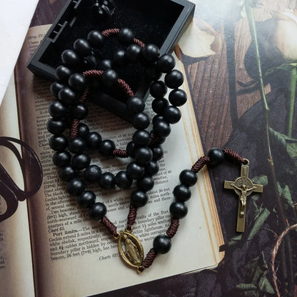 Terço Nossa Senhora das Graças e Cruz de São Bento com Contas de Madeira