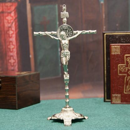Crucifixo Católico Banhado a Ouro com Medalha de São Bento 27 cm - Estátua de Jesus