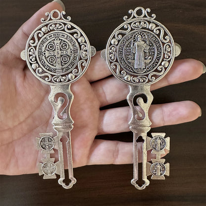 Chave Dupla Face São Bento 12cm – Elegância e Tradição