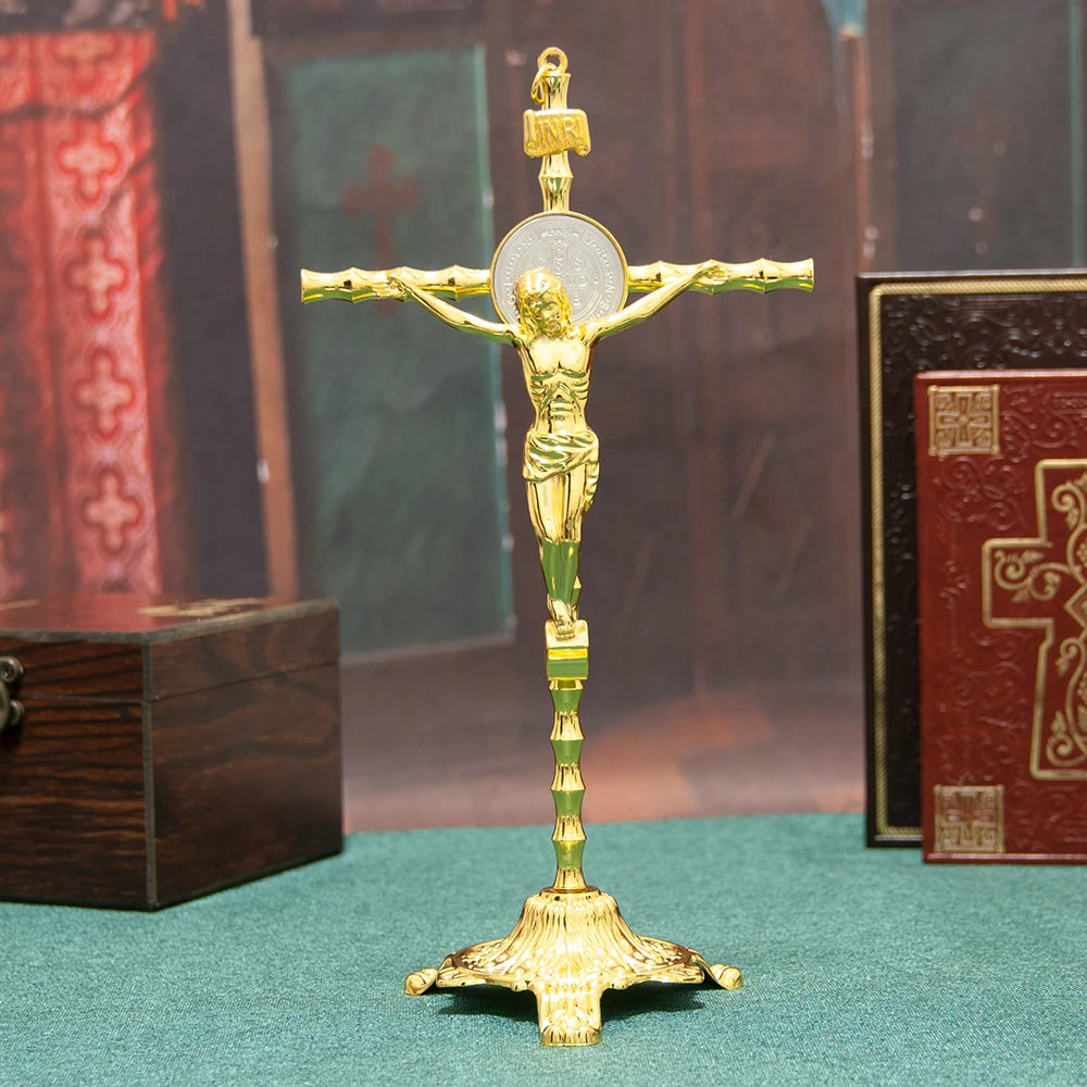 Crucifixo Católico Banhado a Ouro com Medalha de São Bento 27 cm - Estátua de Jesus