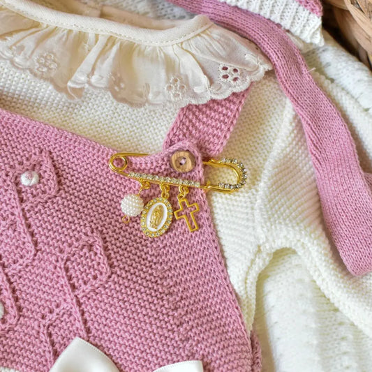 Broche de Roupa com Pingente de Guadalupe e Cruz